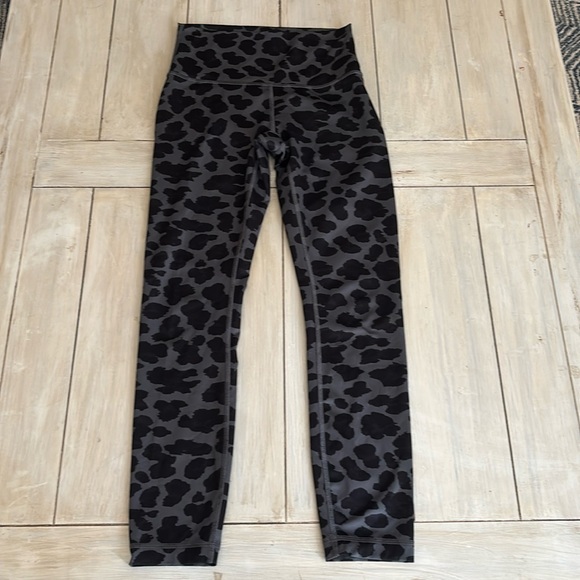 LULULEMON ATHLETICA LEOPARD PRINT LEGGINGS SIZE 4 - Picture 2 of 6